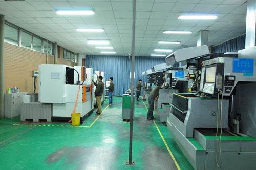 调整大小 慢走丝车间3.JPG